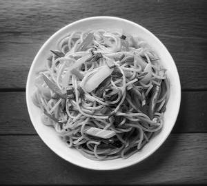 Schezwan veg noodles