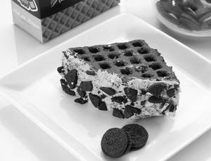 Pink Oreo Crunchy Waffle