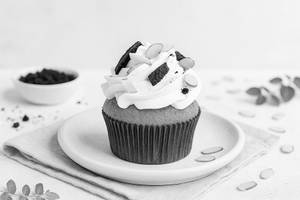 Oreo Almond Cupcake