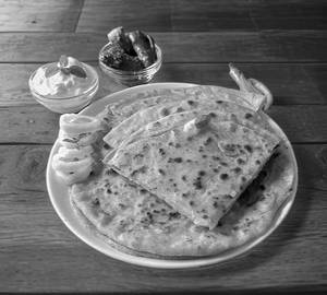 2 Aaloo Paneer Paratha+Chana Masala+Curd+Pickle