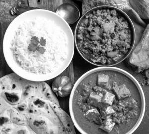 Shahi Paneer + Veg Sabzi + Dal Makhani + Rice + 2 Naan