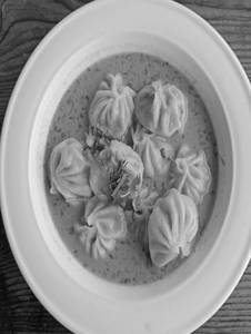 Chicken Makhni Sauce Momos