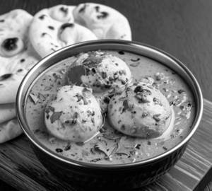 2 Pcs Egg Curry + 2 Naan