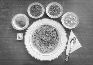 1 Pc Amritsari Kulcha + 1 Plate Suji Halwa