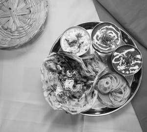 Aloo Chur Chur Naan Punjabi Thali