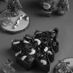 C PLUM CHRISTMAS TREE CAKE