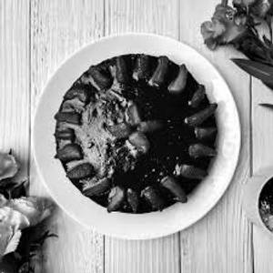 Chocolate Strawberry Cake (Eggless)