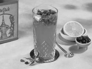 Pomegranate & Mandarin Spritzer