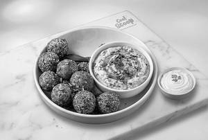 Falafel With Hummus & Garlic Dip