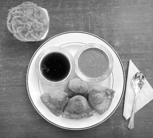 4 Pc Samosa + Jalebi (250 Grams)