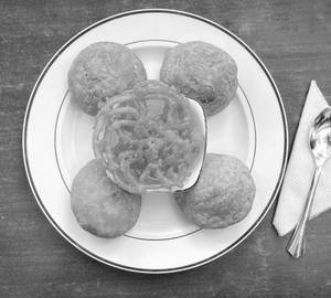 4 Pcs Dal Kachori + Jalebi (250 Grams)