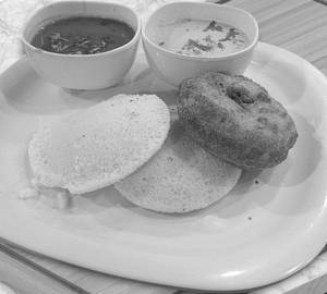 2 Idli + 1 Vada