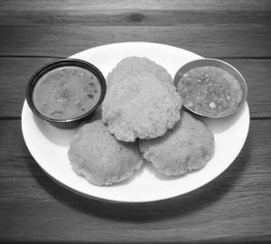 Vrat Thali Regular [4 Pcs Puri + 500 Ml Sabji + 300 Ml Halwa ]