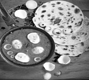Egg curry (2 eggs) with 4 Roti