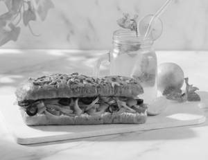 Veggie Goodness Sandwich [14g Protein] + Drink