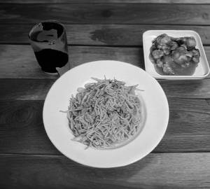 Veg Hakka Noodles With Mushroom Chilli And Cranberry Cooler