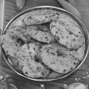 Rava Garelu - 8 Nos ( No Chutney, No Sambar )