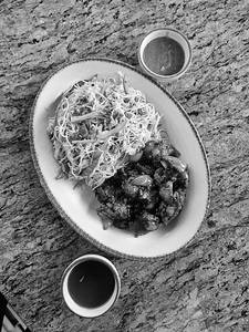 CHICKEN CHILLI WITH VEG NOODLES