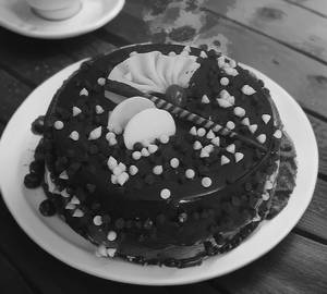 Eggless Chocolate Chips Cake [1 Kg]