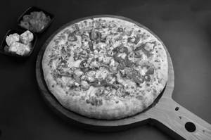 Schezwan paneer pizza