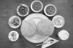 Paneer Wale Chole Bhature