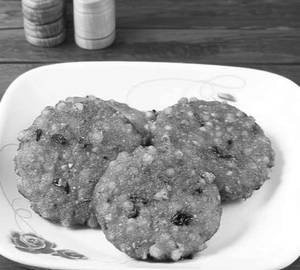 Sabudana Vada [3 Pieces] With Curd