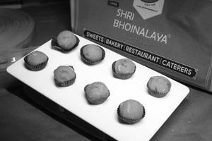 Desi Ghee Besan Laddoo