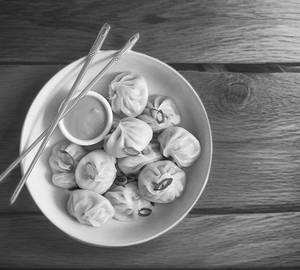 Veg Momos ( 8 Pcs )