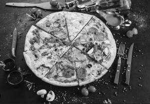 Hot and shot schezwan pizza