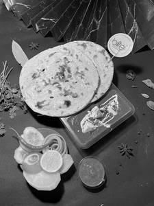 Handi Paneer With 2 Tandoori Roti & Boondi Raita