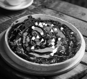 Choco chips cake bowl