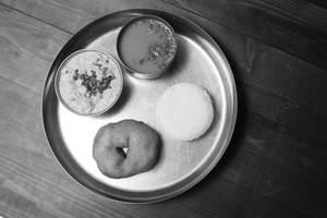Iddli [1 Pc] with Wada [1 Pc]