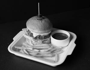 Cibo Crispy Chicken Nuggets Burger With Fries