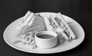 Green Garden Club Sandwich With Fries