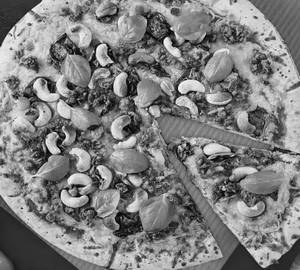 Veg kaju pizza
