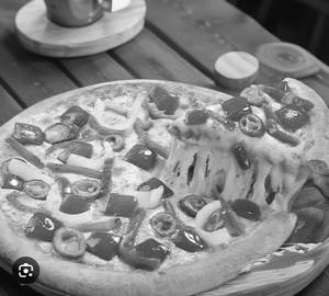 Onion capsicum pizza