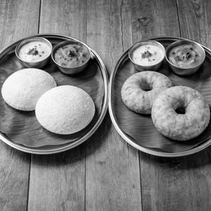 Idly (2pcs) + Wada (2pcs)