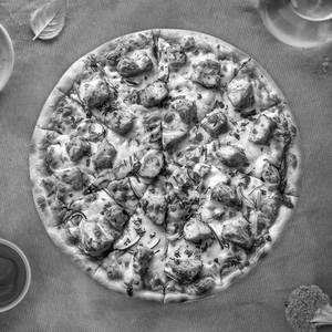 Chicken tikka pizza