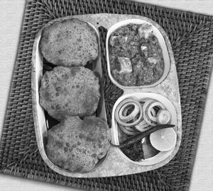 Mater paneer with 4 poori