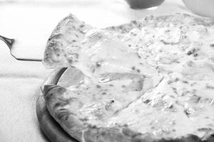 Quattro Formaggi Pizza - Large