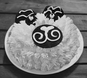 Eggless panda cake