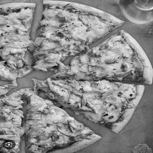 Chicken cheese pizza