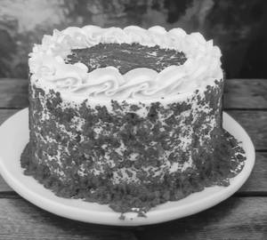 Eggless red velvet cake