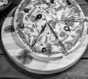 Vegie deluxe pizza