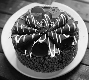 Eggless chochochip black cake