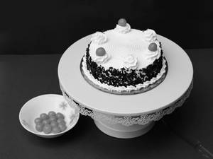 Black Forest Eggless Cake