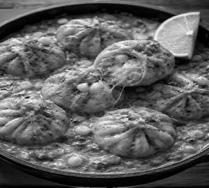 Veg cheese & corn makhani momo