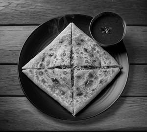 Cylone Paratha With Chicken