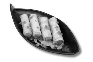 Veg Spring Rolls (4 Pcs)