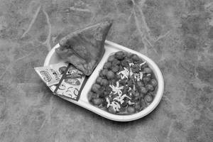 Chole Samosa [1 Piece]
